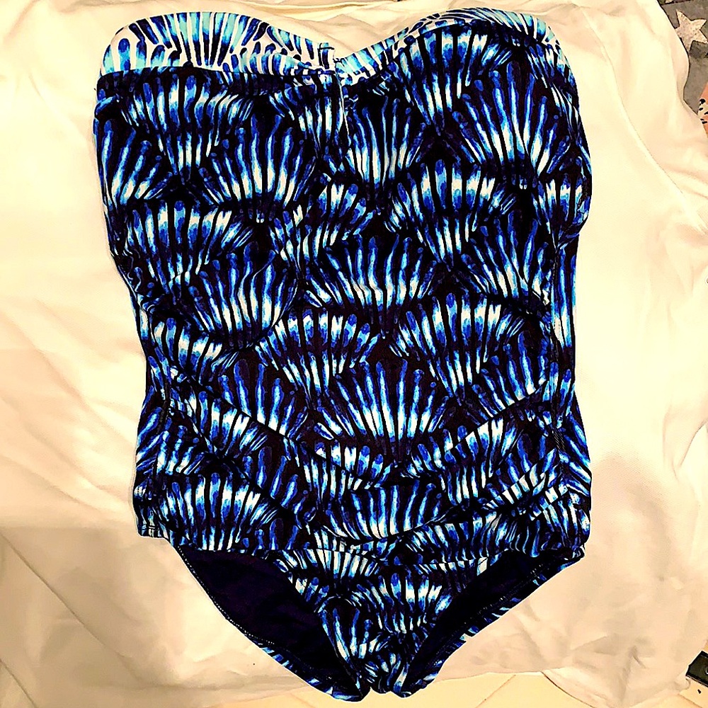 Tommy Bahama Tide Sea Shell Bandeau swimsuit
